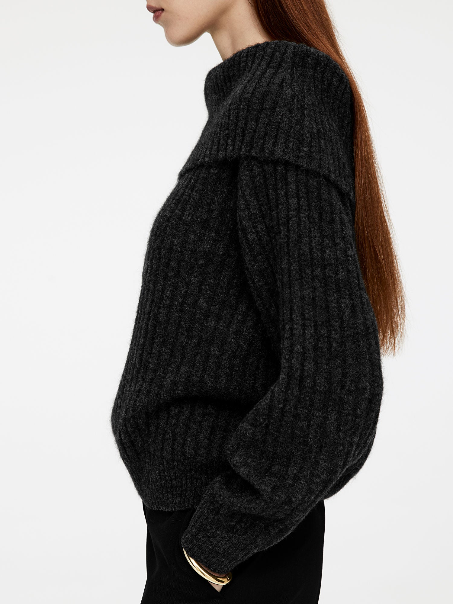 Off-Shoulder Rib Jumper